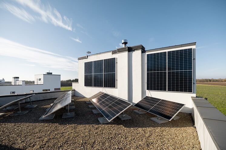 Vertical Solar Panels - credit - https://www.theecoexperts.co.uk/solar-panels/vertical 